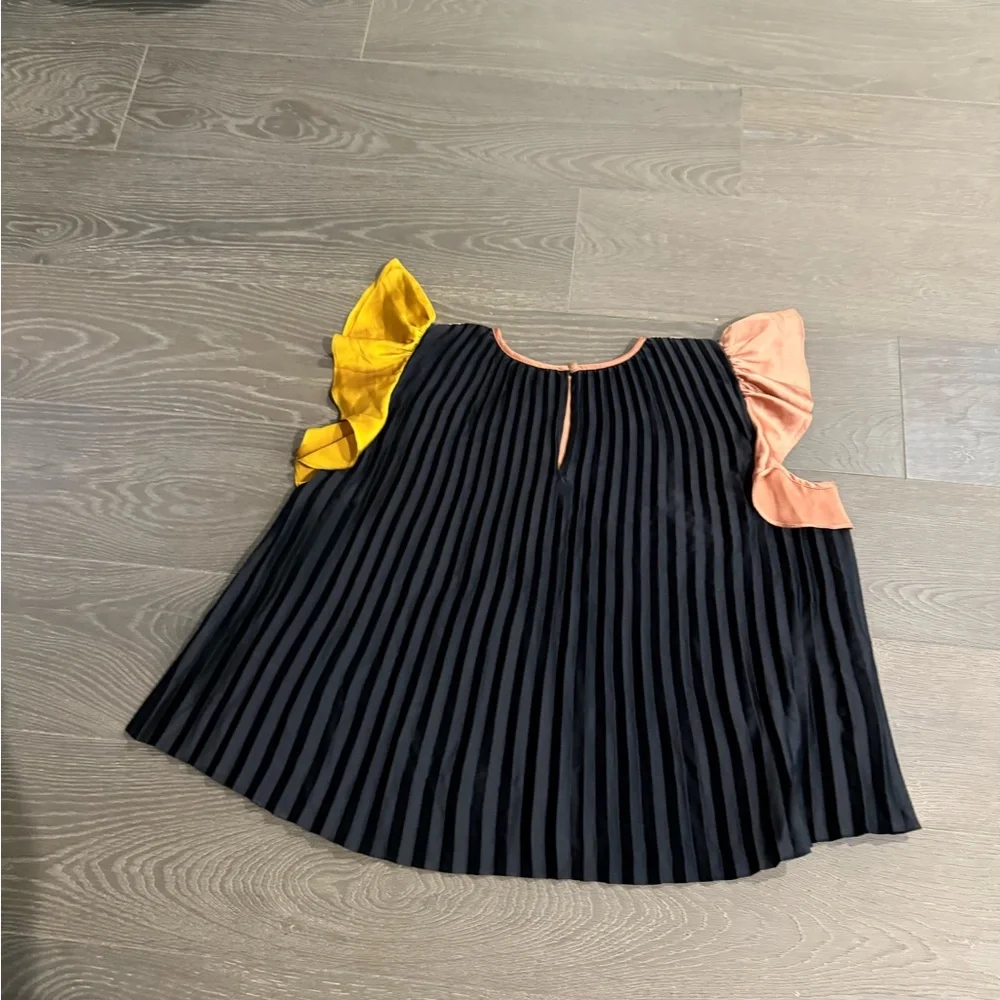 1 State Pleated Color Block Top - Picture 3 of 3